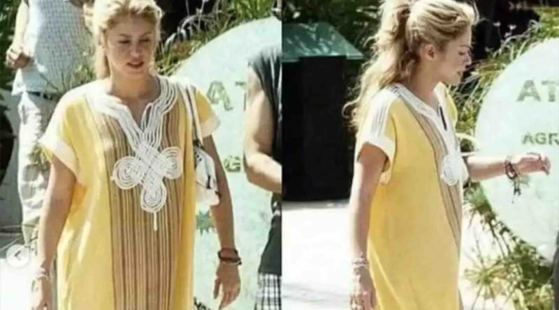 Shakira avec une robe marocaine