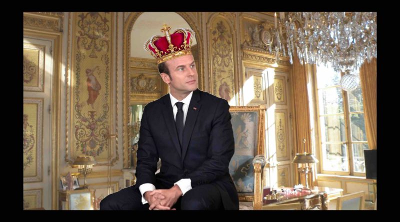 Emmanuel Macron roi de France