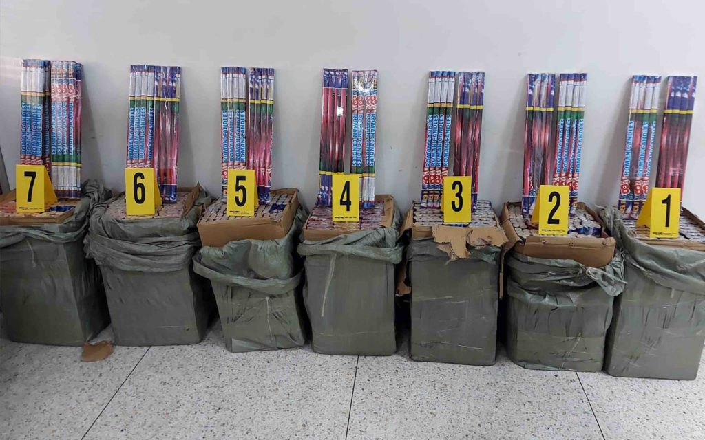 Casablanca la police saisit produits pyrotechniques pétards fumigènes