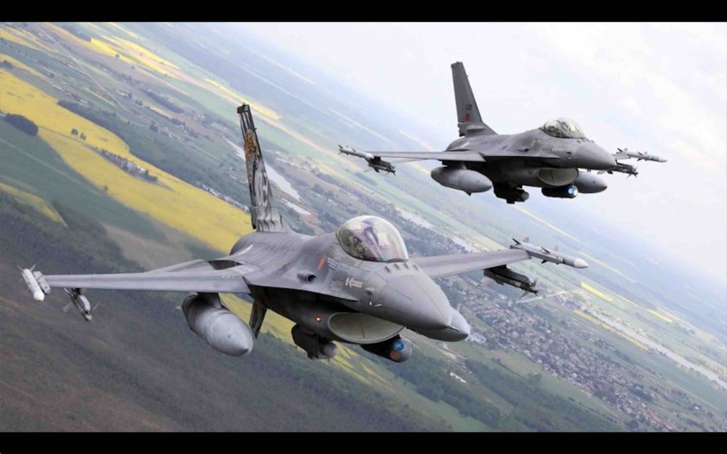 avion de chasse combat F-16