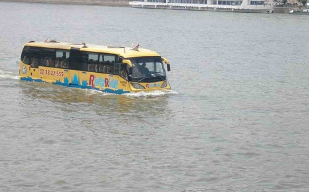bus amphibie