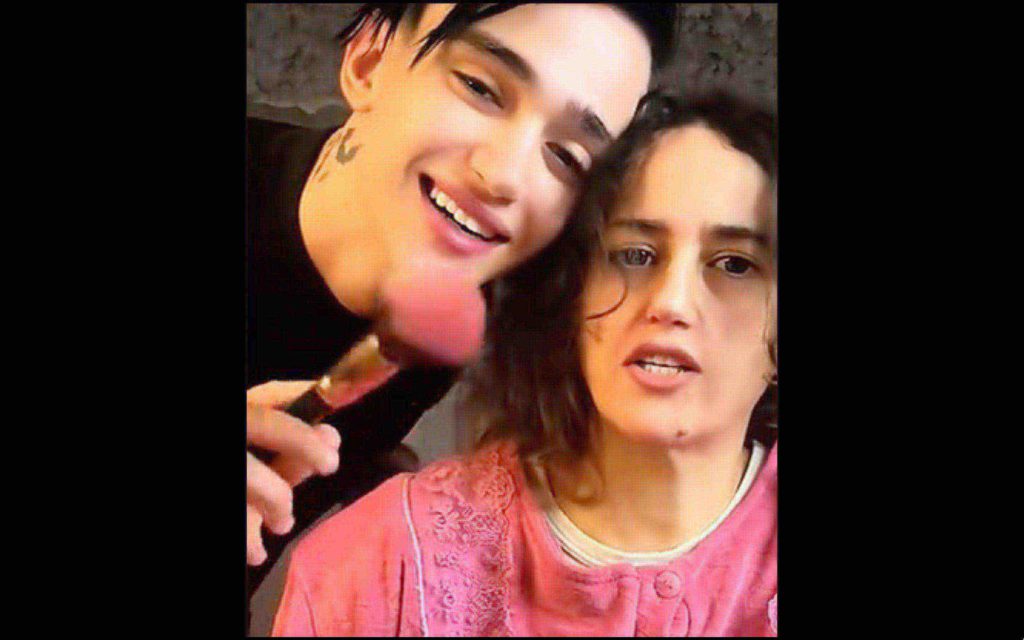 tiktokeur Adam Benchakroun et sa mère